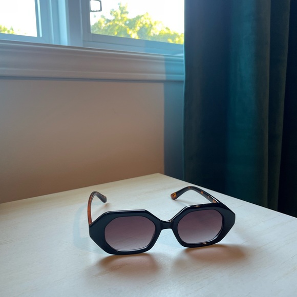 Tortoise Shell Sunglasses - Picture 3 of 3